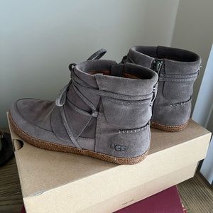 Mauve UGG Reid ankle bootie